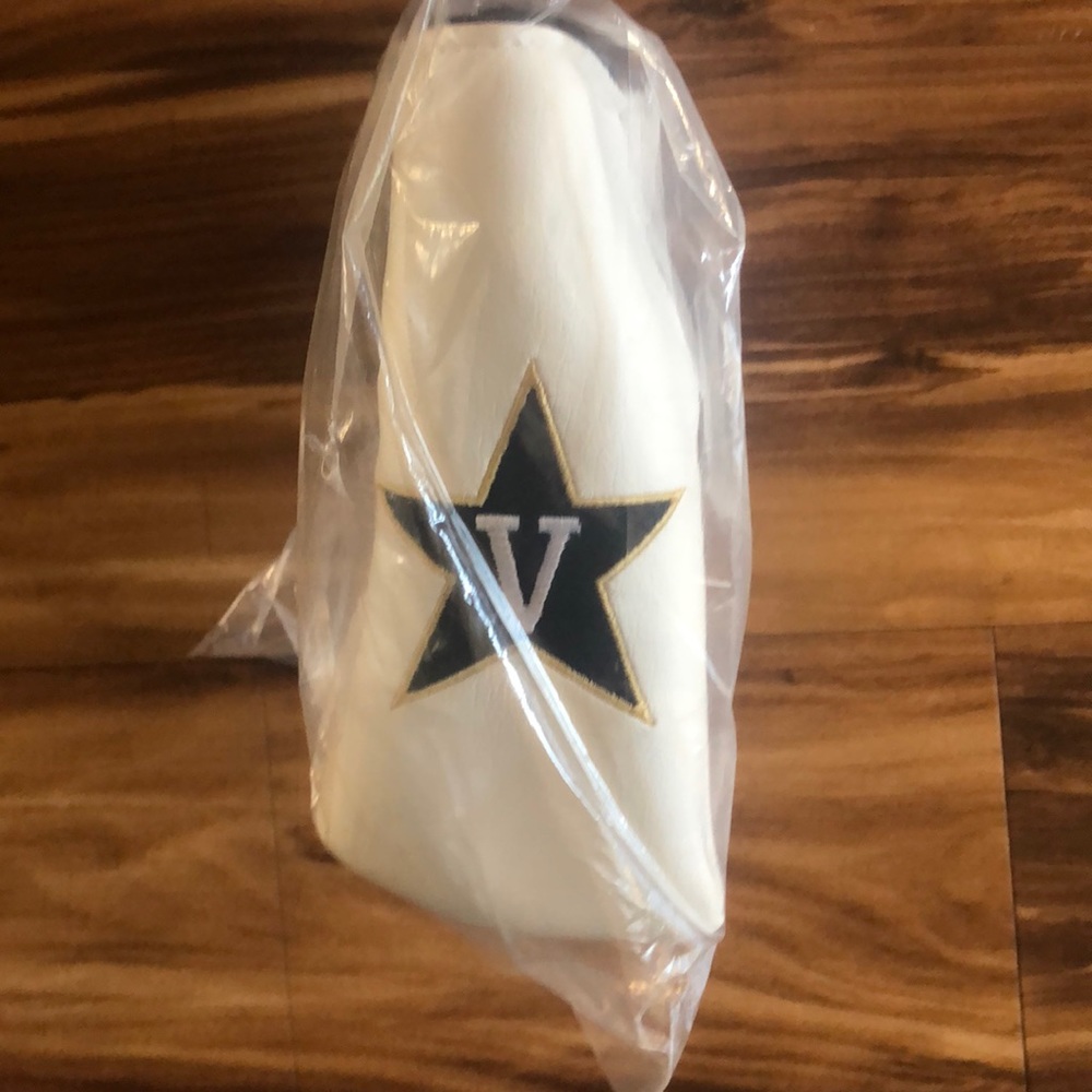 Vanderbilt University leather putter head cover